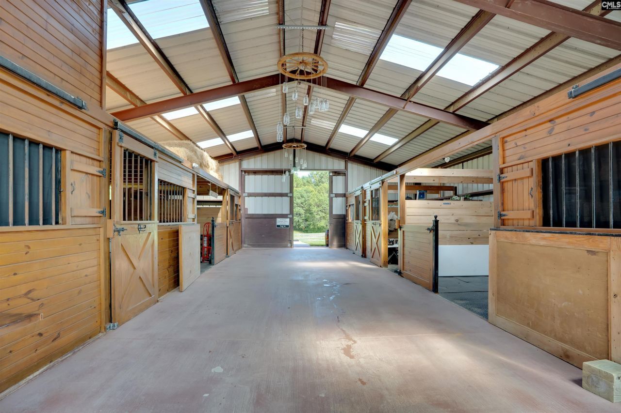 637 Belfast Road Photo 21