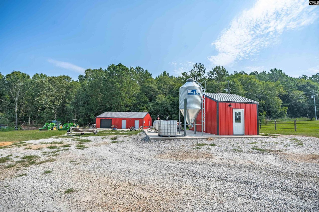 637 Belfast Road Photo 31