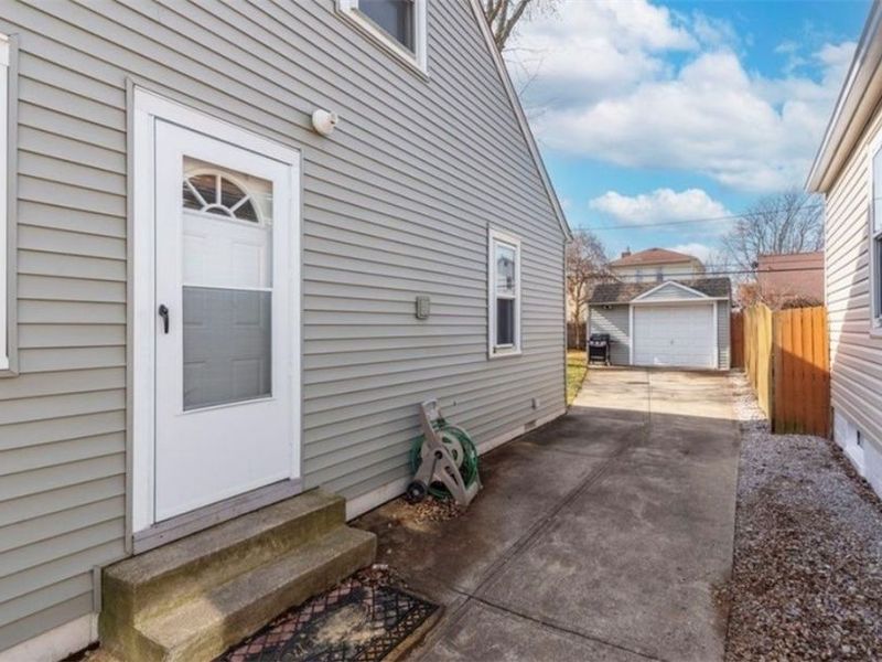 4492 W 170th Street, Cleveland, OH 44135 Photo 2