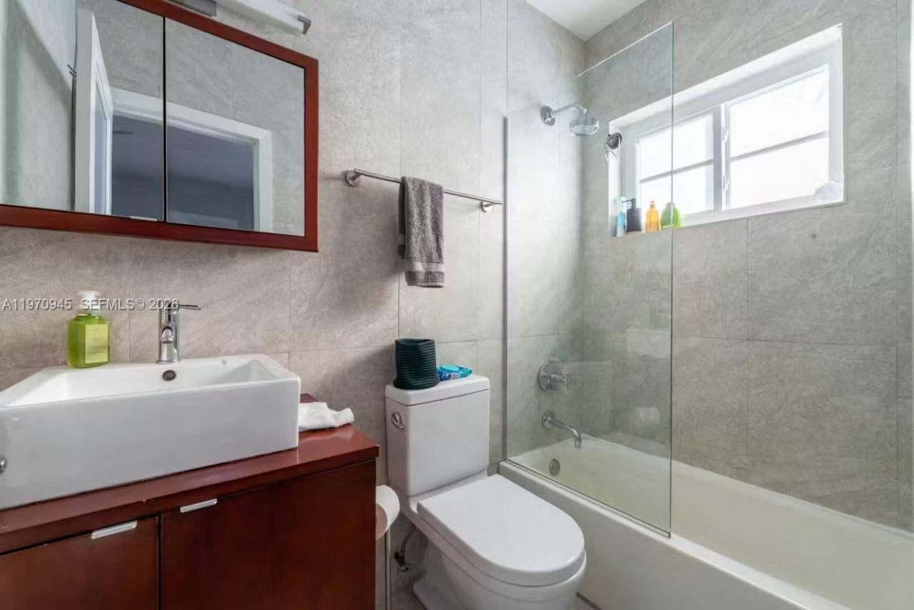 1061 Michigan Ave, Unit 4, Miami Beach, FL 33139 Photo