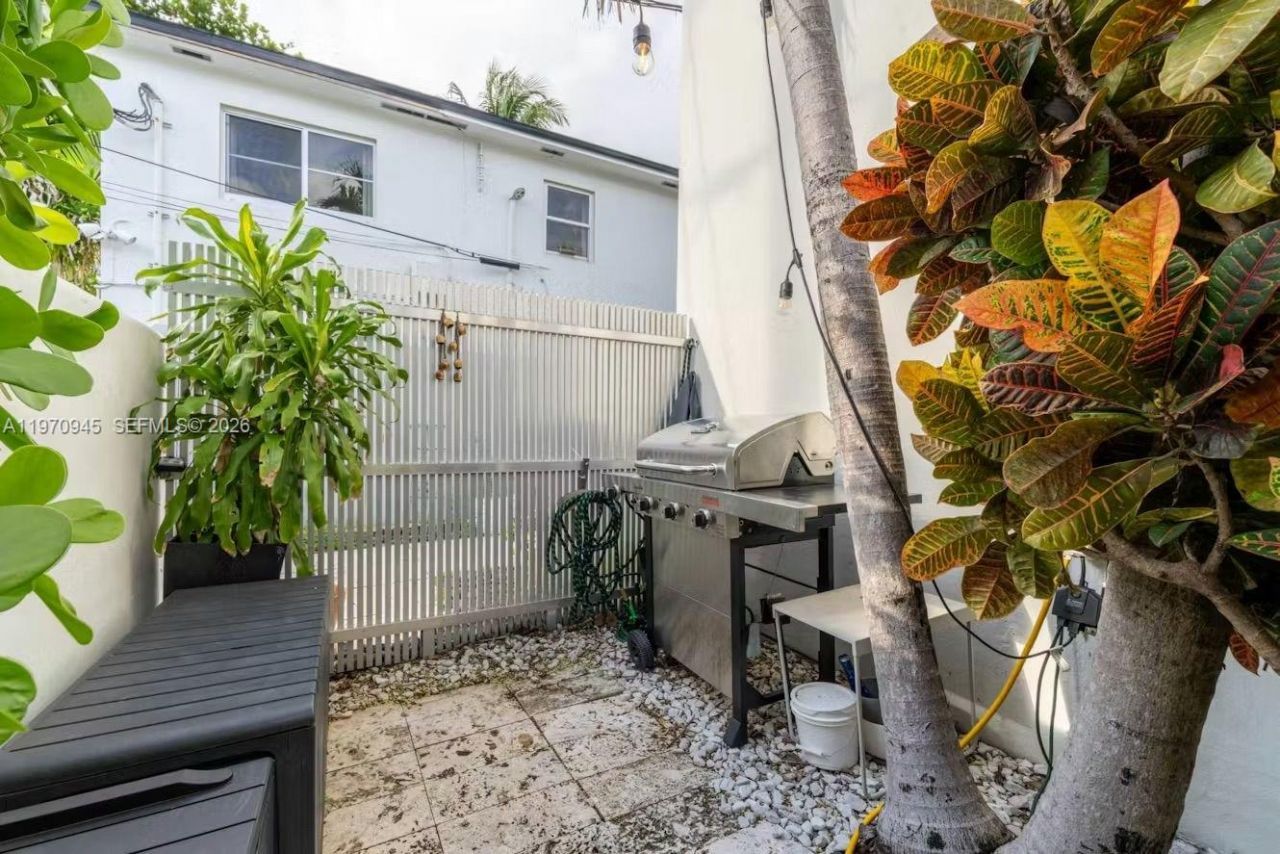 1061 Michigan Ave, Unit 4, Miami Beach, FL 33139 Photo