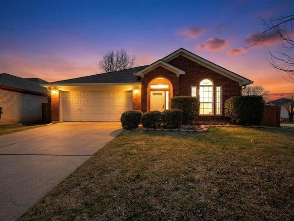 1025 Caleb Street, Burleson, TX 76028