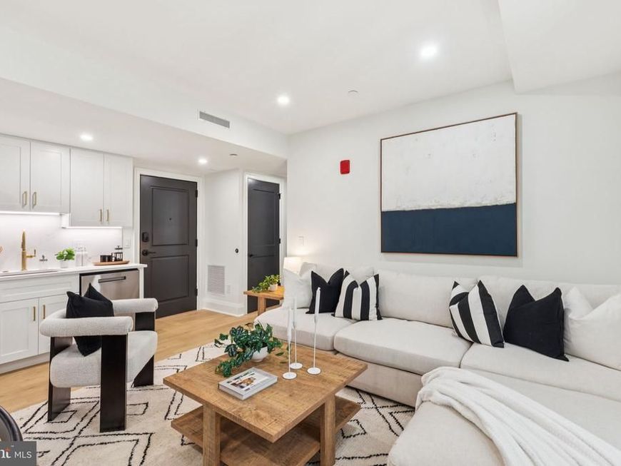 135 S 19th Street, Unit 407, Philadelphia, PA 19103 Main Photo