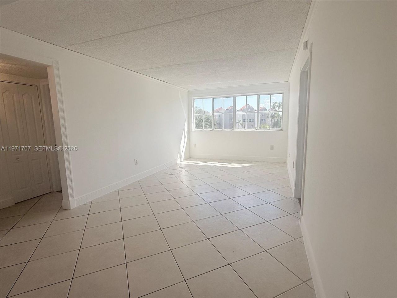 6155 NW 186th St, Unit 308, Hialeah, FL 33015 Photo