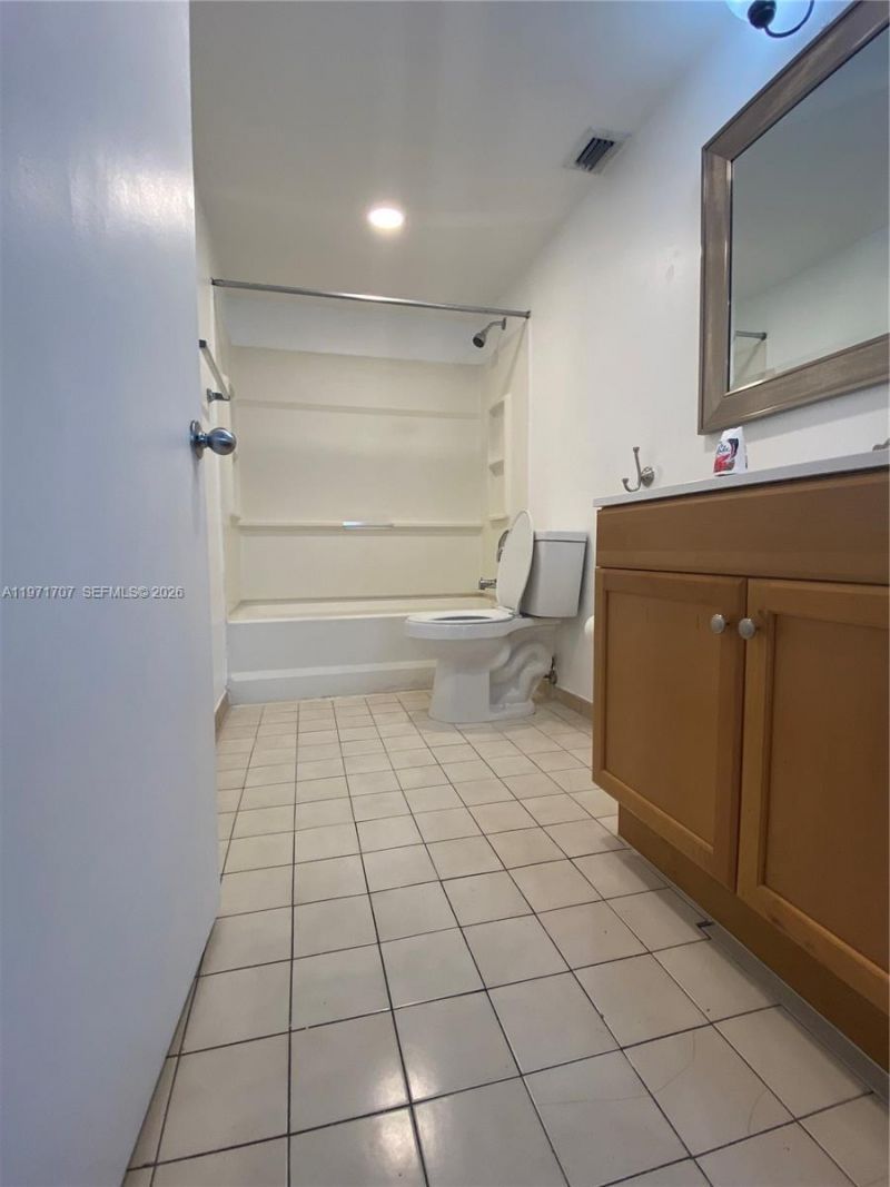 6155 NW 186th St, Unit 308, Hialeah, FL 33015 Photo