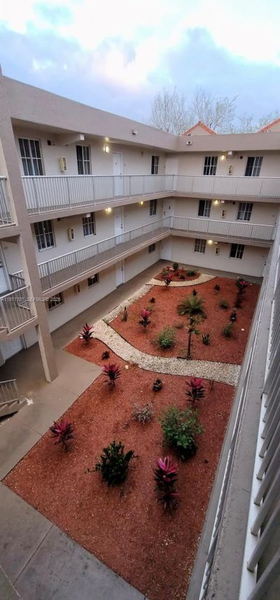 6155 NW 186th St, Unit 308, Hialeah, FL 33015 Photo