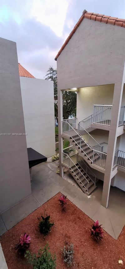 6155 NW 186th St, Unit 308, Hialeah, FL 33015 Photo