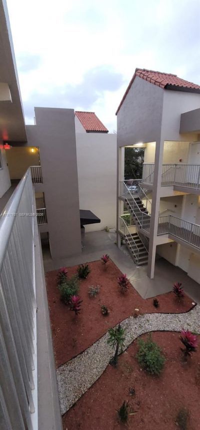 6155 NW 186th St, Unit 308, Hialeah, FL 33015 Photo