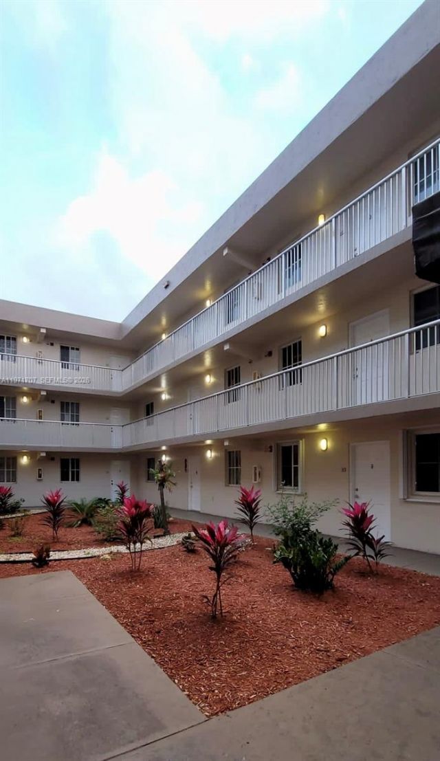 6155 NW 186th St, Unit 308, Hialeah, FL 33015 Photo