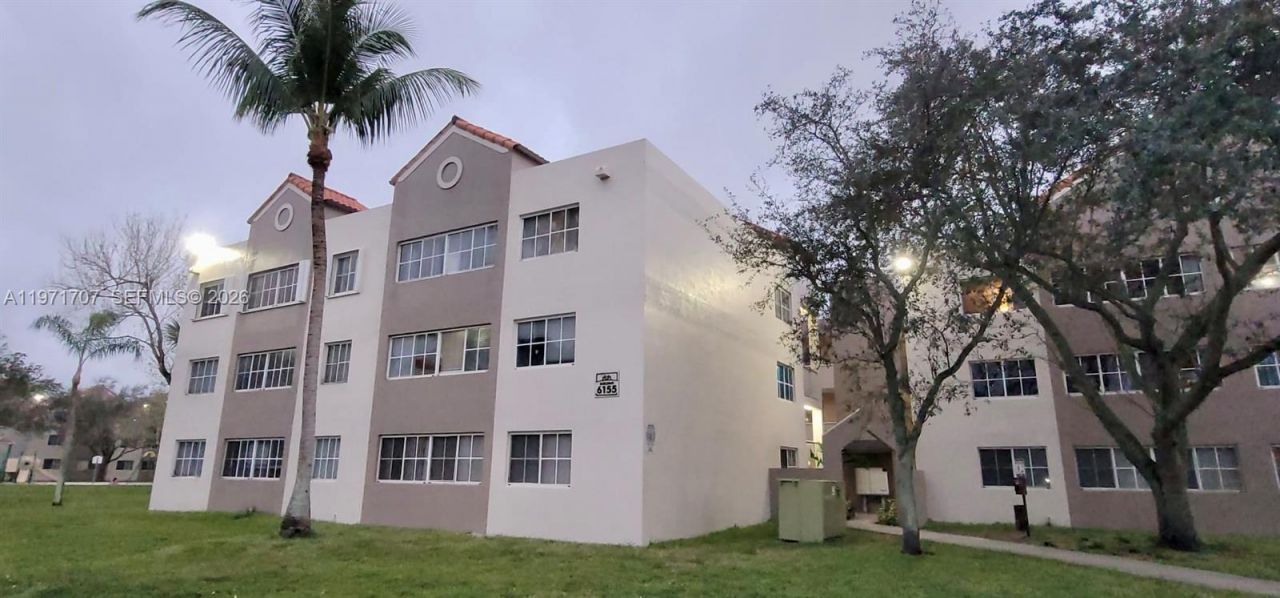 6155 NW 186th St, Unit 308, Hialeah, FL 33015 Photo
