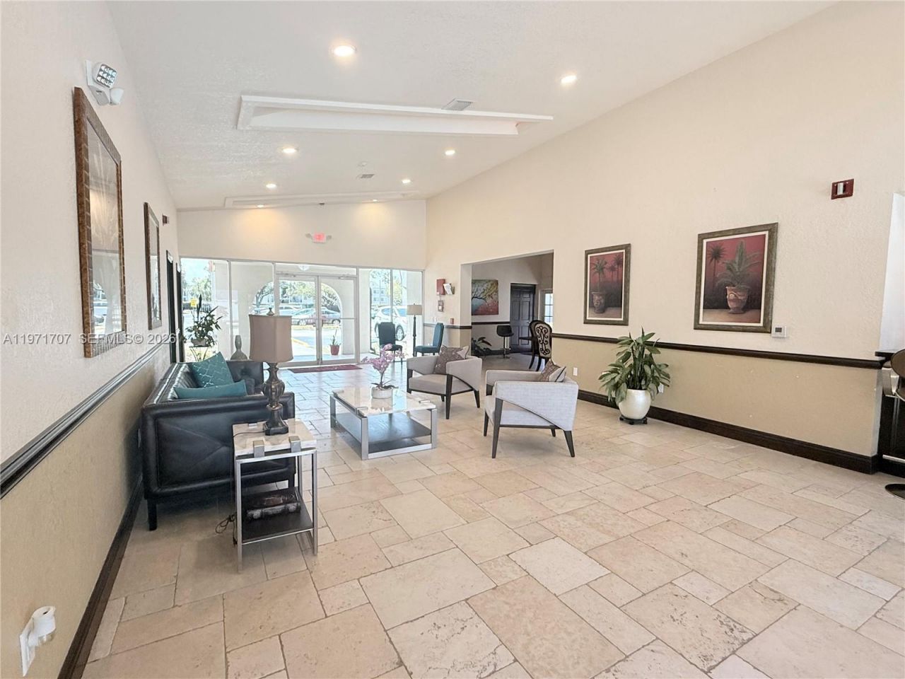 6155 NW 186th St, Unit 308, Hialeah, FL 33015 Photo