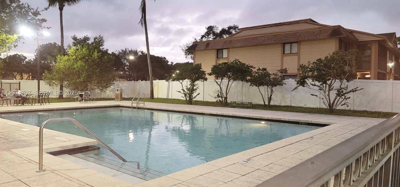 6155 NW 186th St, Unit 308, Hialeah, FL 33015 Photo