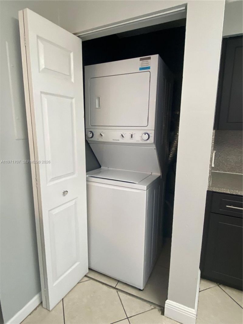 6155 NW 186th St, Unit 308, Hialeah, FL 33015 Photo