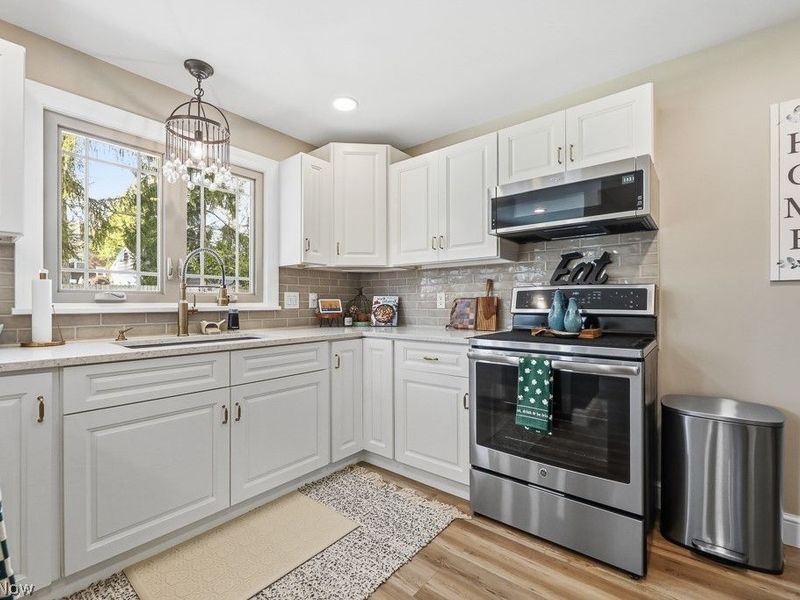 2625 Belleflower Drive, Alliance, OH 44601 Photo 8