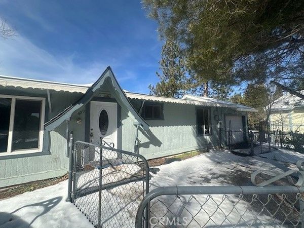 450 Davos, Crestline, CA 92325