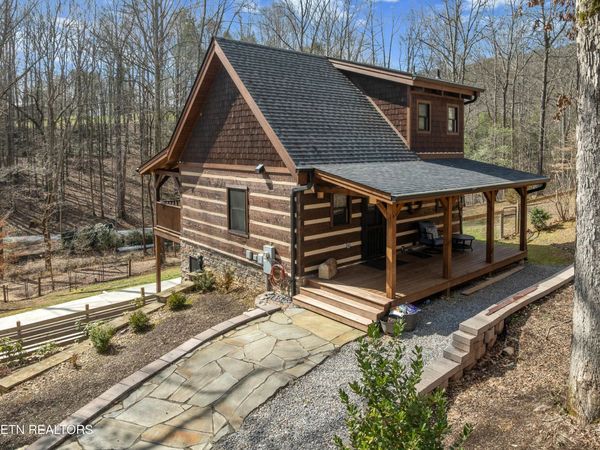 151 Flynn Rd, Walland, TN 37886