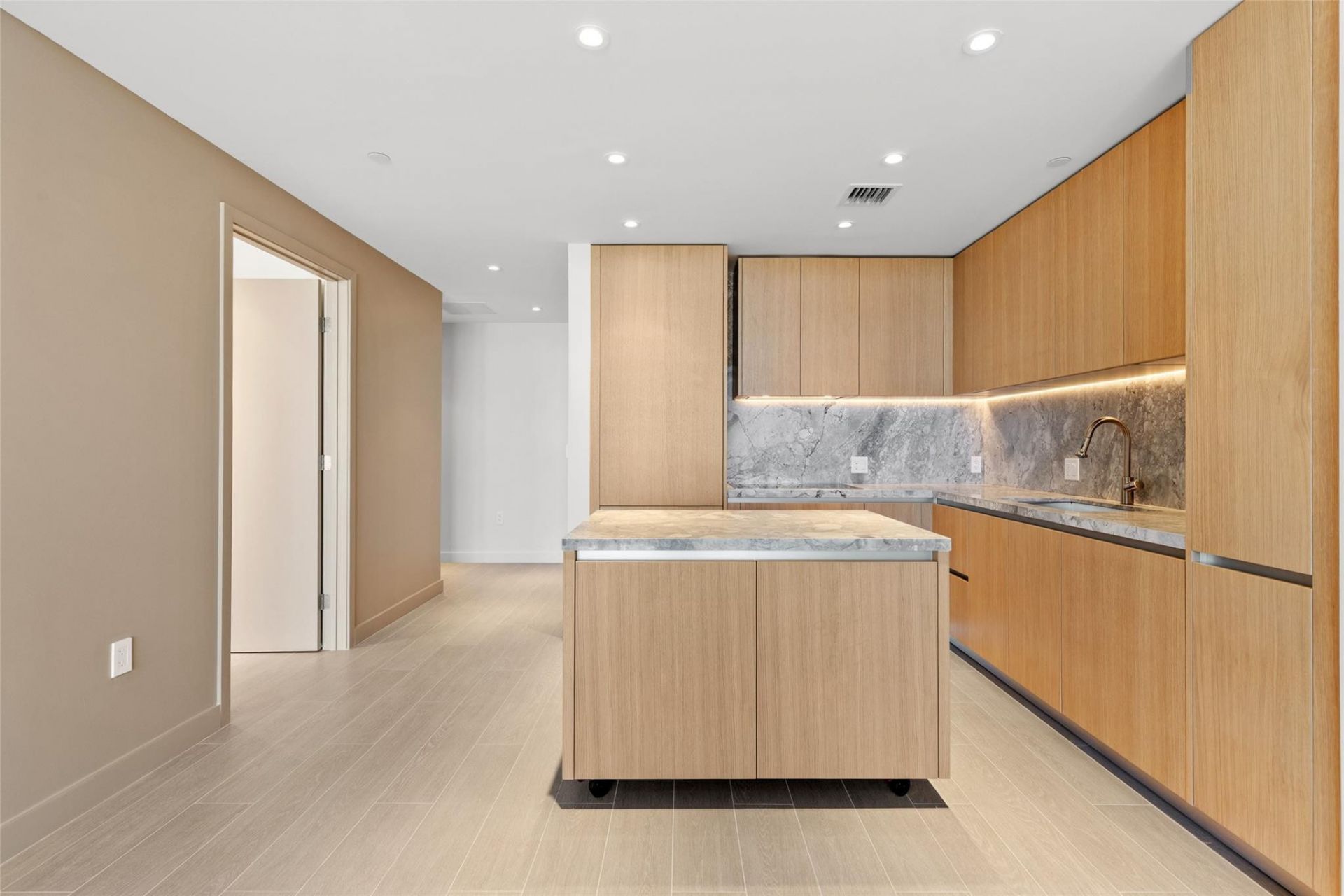 500 Alton Rd, Unit 1006, Miami Beach, FL 33139 Photo