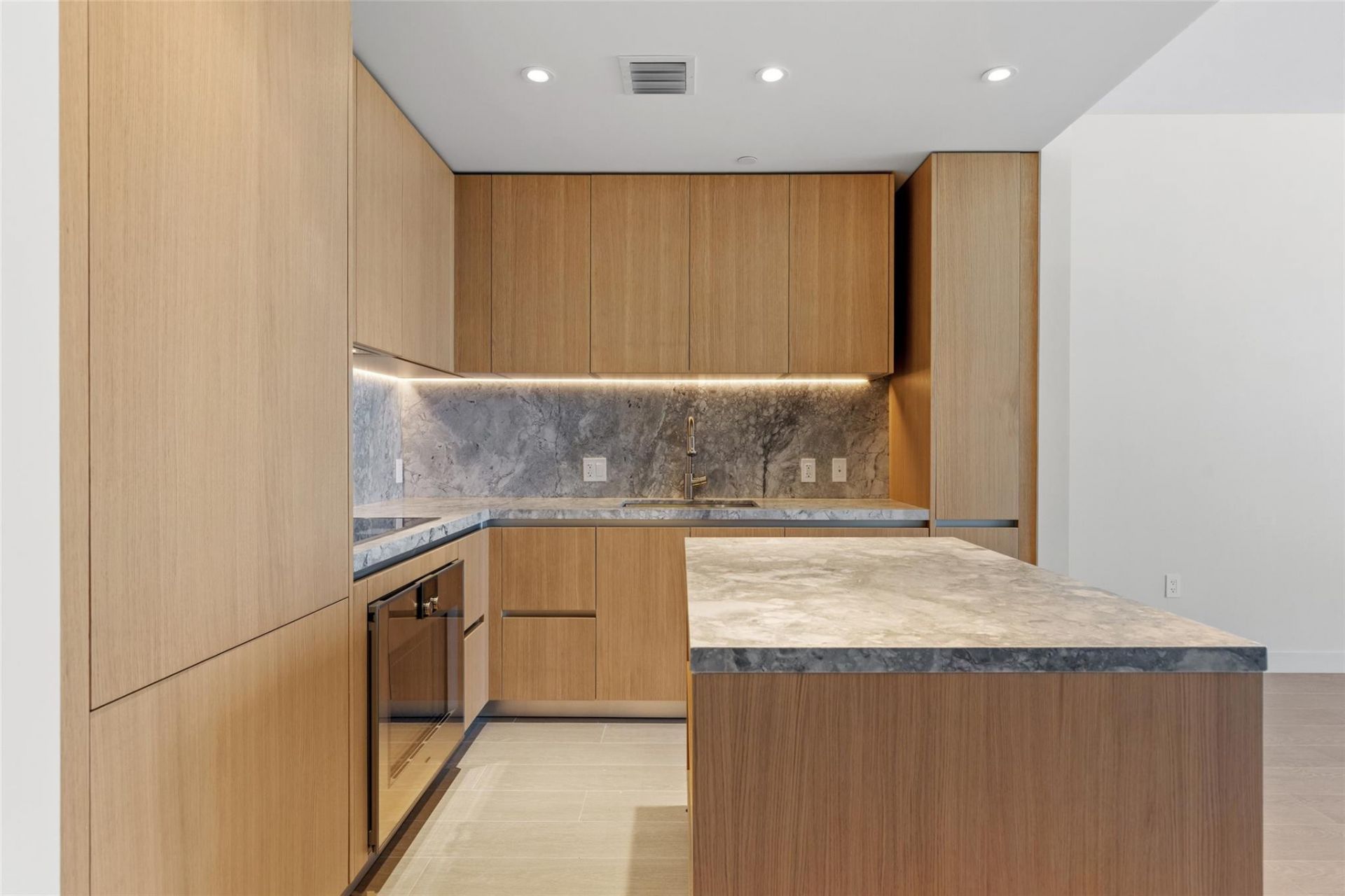 500 Alton Rd, Unit 1006, Miami Beach, FL 33139 Photo