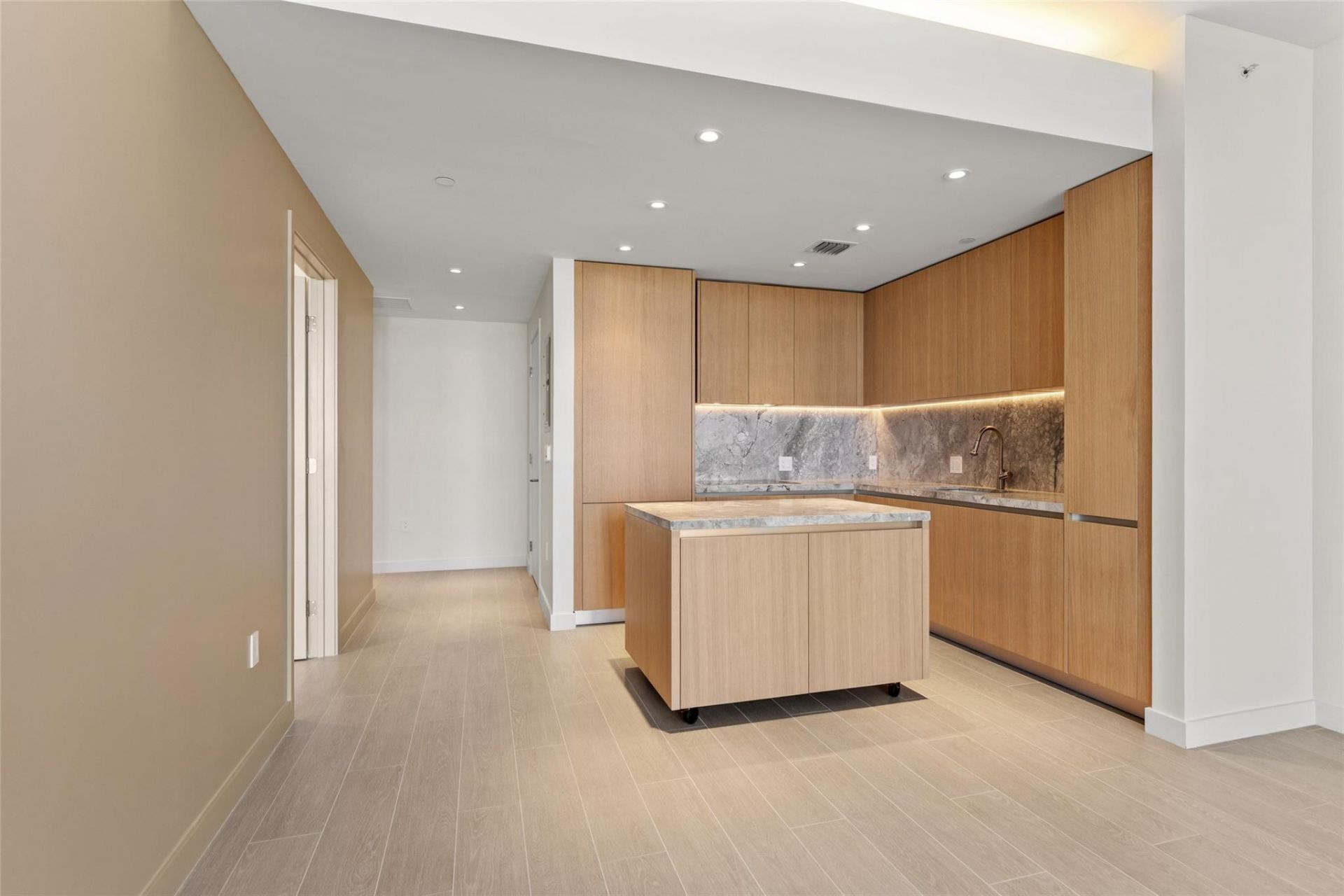 500 Alton Rd, Unit 1006, Miami Beach, FL 33139 Photo