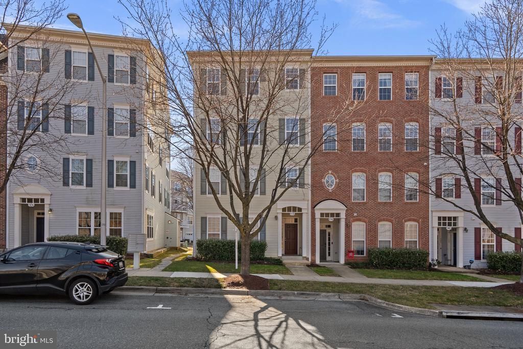 932 Orchard Ridge Drive, Unit 200, Gaithersburg, MD 20878 Main Photo