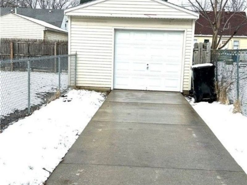 13210 Carrington Avenue, Cleveland, OH 44135 Photo 3