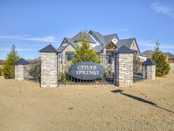 10037 Ratliff Drive , Claremore, OK 74017