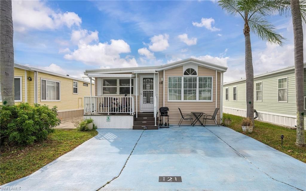 121 Caravan Cir, North Fort Myers, FL 33903 Photo