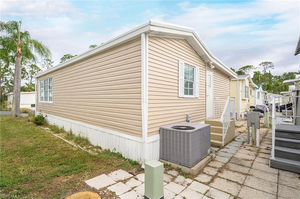 121 Caravan Cir, North Fort Myers, FL 33903 Photo