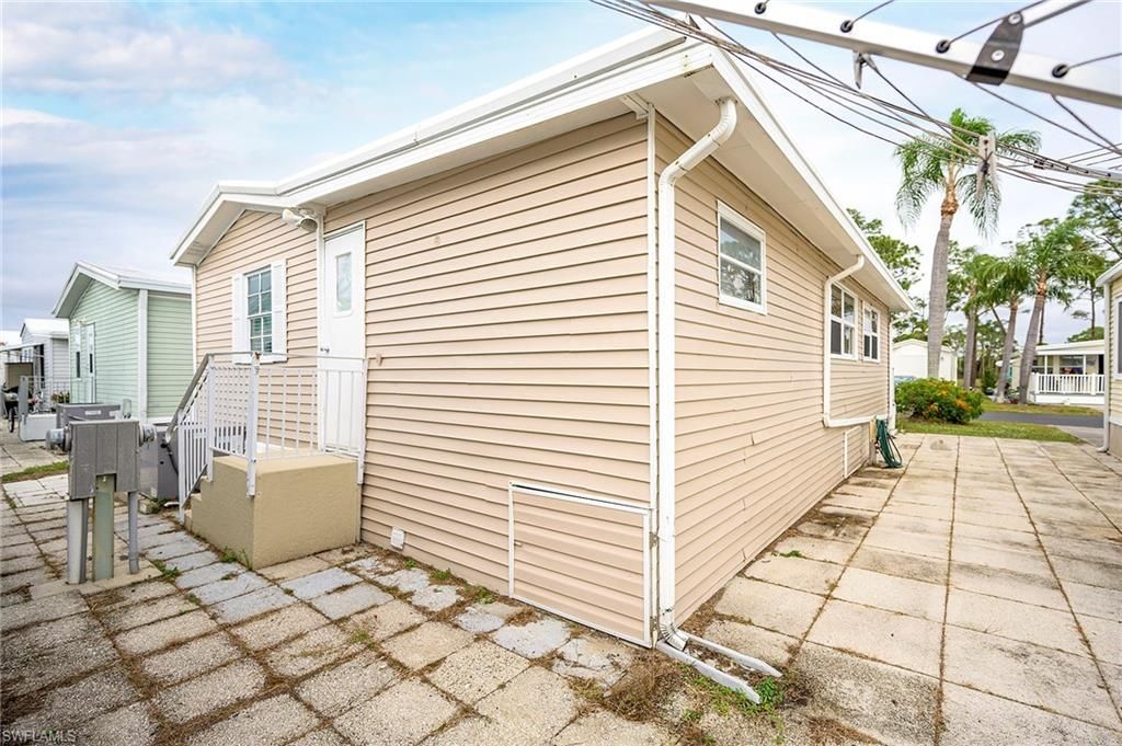 121 Caravan Cir, North Fort Myers, FL 33903 Photo