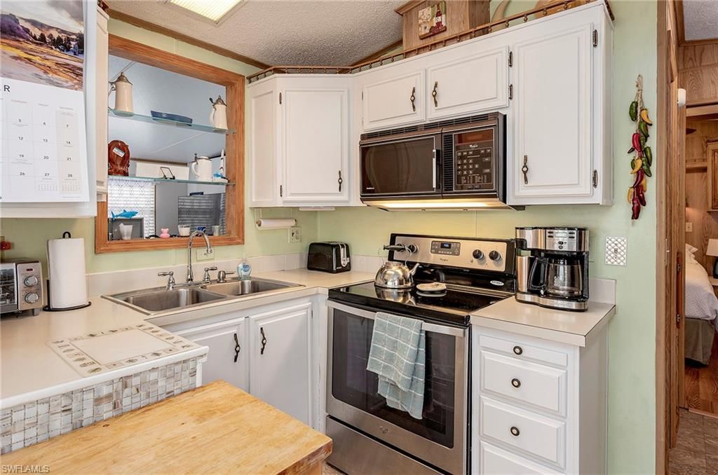 121 Caravan Cir, North Fort Myers, FL 33903 Photo