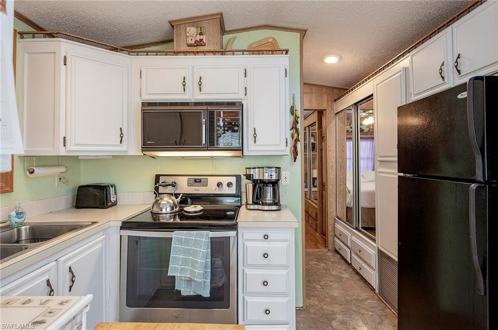 121 Caravan Cir, North Fort Myers, FL 33903 Photo