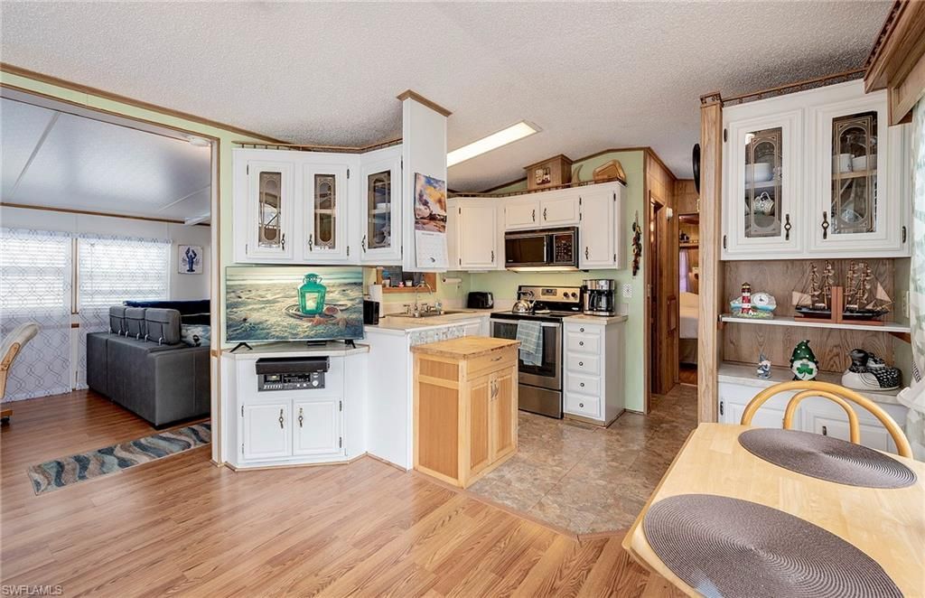 121 Caravan Cir, North Fort Myers, FL 33903 Photo