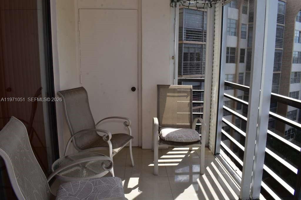 1300 Saint Charles Pl , Unit 617, Pembroke Pines, FL 33026 Photo