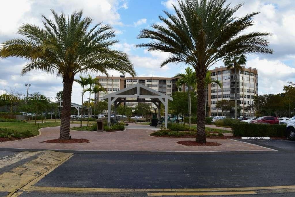 1300 Saint Charles Pl , Unit 617, Pembroke Pines, FL 33026 Photo