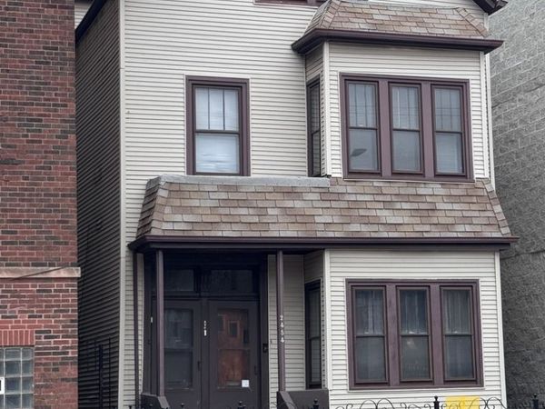 2454 W DIVERSEY Avenue, Chicago, IL 60647