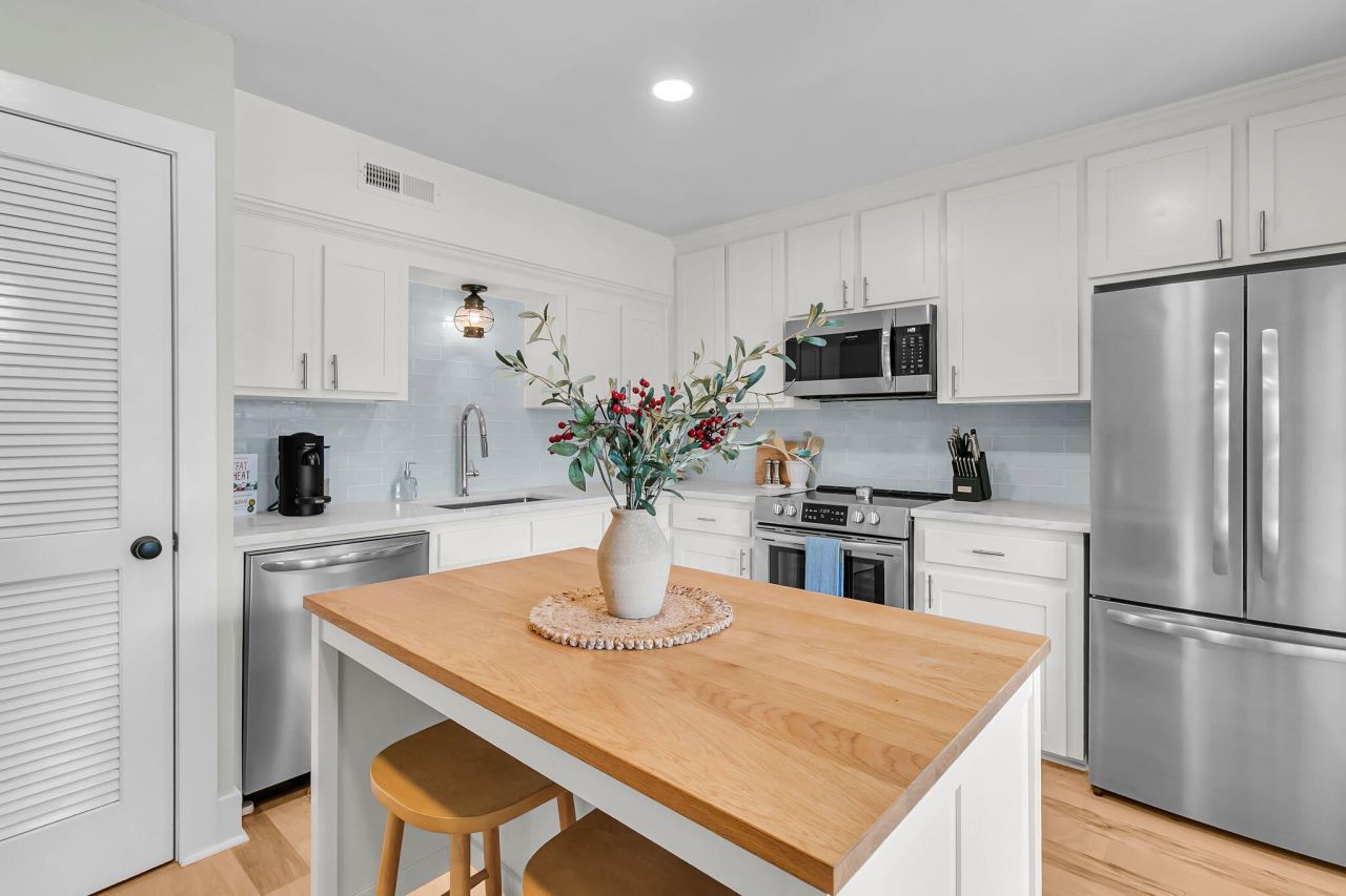 920 Beresford Court Photo 30