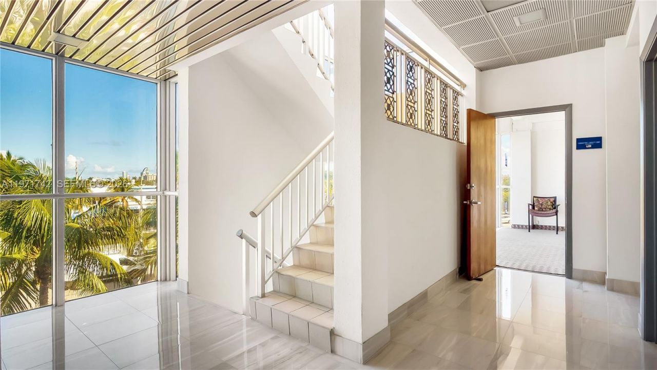 240 Commercial Blvd, Lauderdale by the Sea, FL 33308 Photo