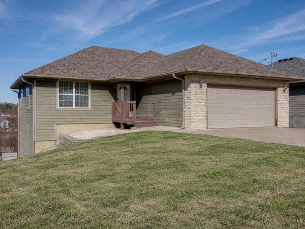 1405 E Fairwind, Ozark, MO 65721