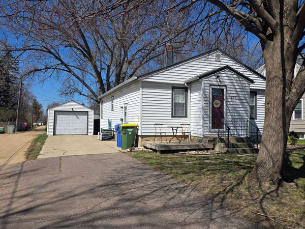 106 8th Avenue SW, Pipestone, MN 56164