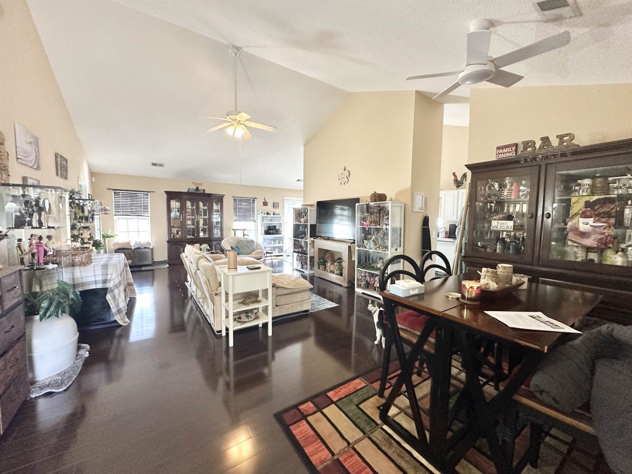 8208 Autumn Pond Ct. Photo 5