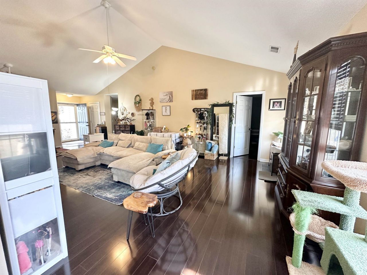 8208 Autumn Pond Ct. Photo 6