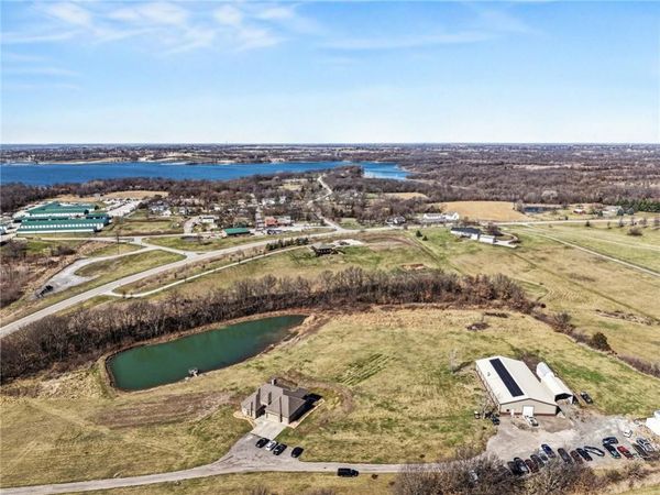 18401 SSR-W Highway, Smithville, MO 64089