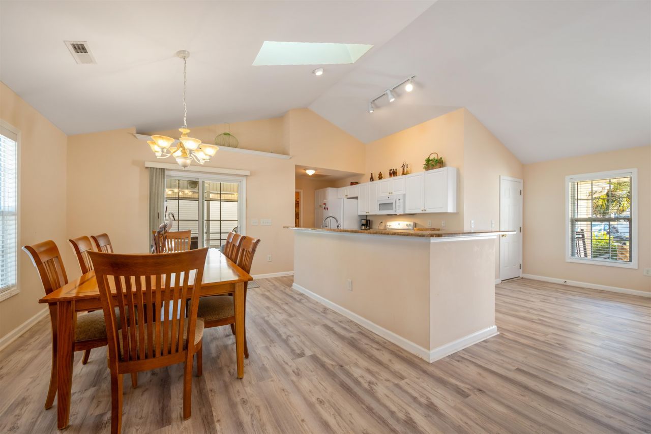 237 Melody Gardens Dr. Photo 14