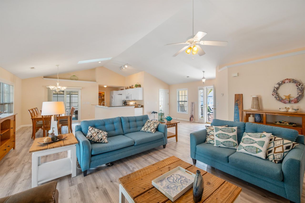 237 Melody Gardens Dr. Photo 17