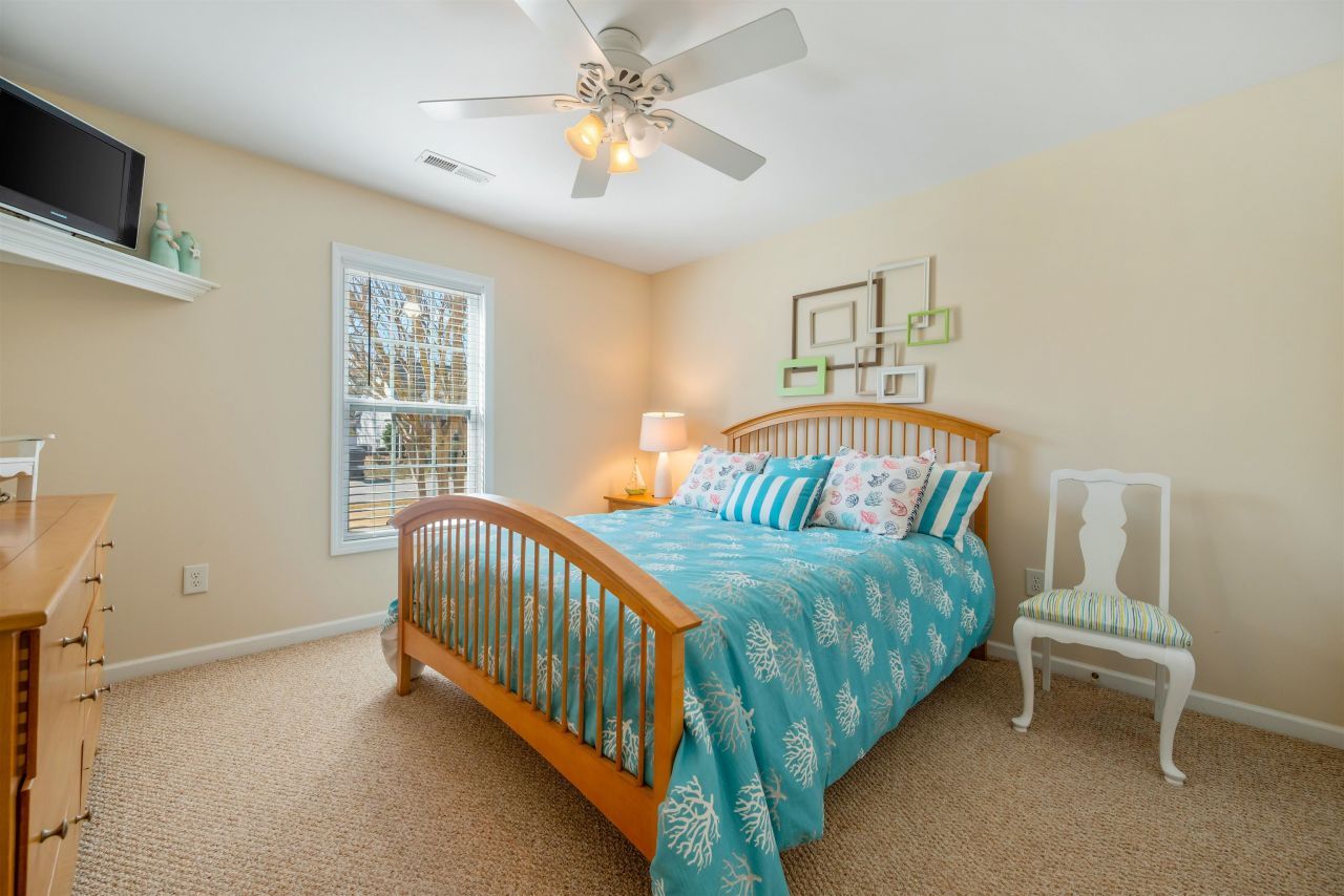 237 Melody Gardens Dr. Photo 32