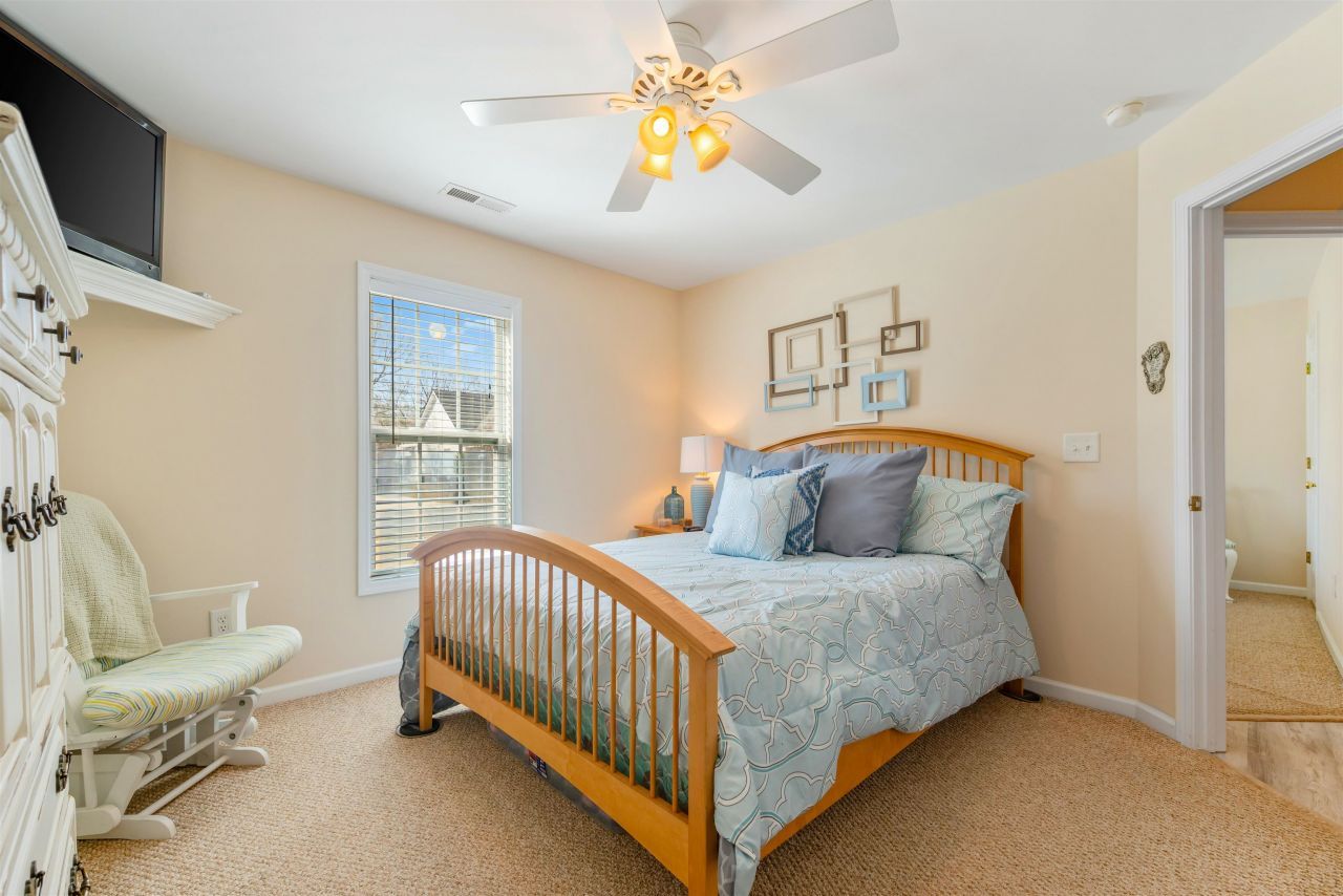 237 Melody Gardens Dr. Photo 32