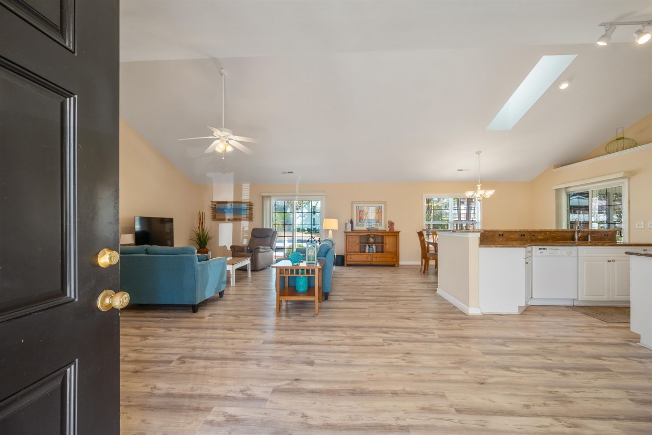 237 Melody Gardens Dr. Photo 7