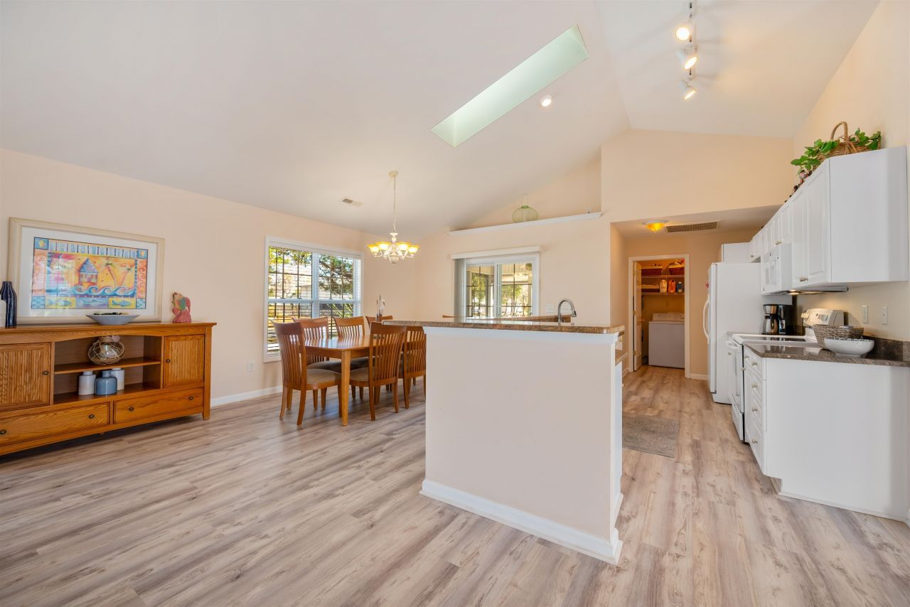 237 Melody Gardens Dr. Photo 8