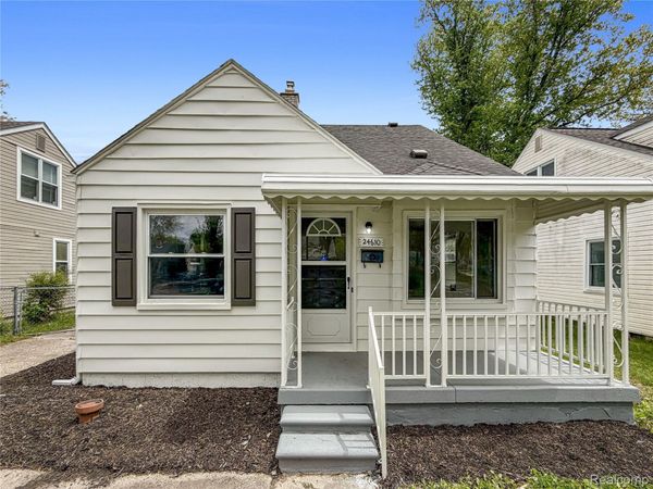 24610 Parklawn Street, Oak Park, Mi 48237