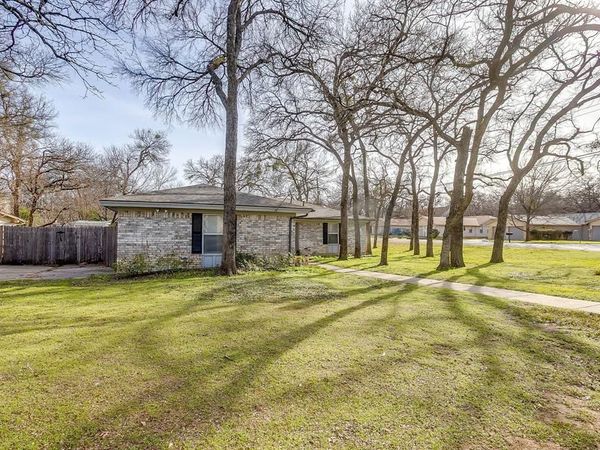 612 Melbourne Court , Hurst, TX 76053